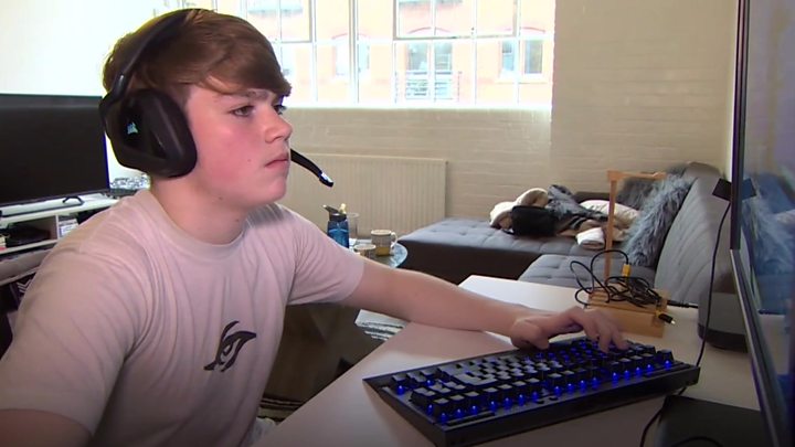 Fortnite pro player Mongraal